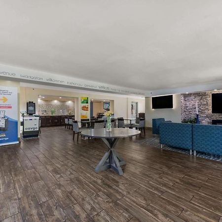 Quality Inn & Suites Airport Charlotte Bagian luar foto