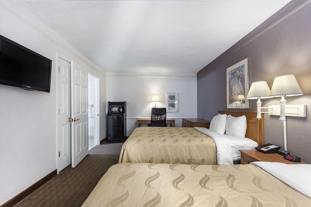 Quality Inn & Suites Airport Charlotte Bagian luar foto