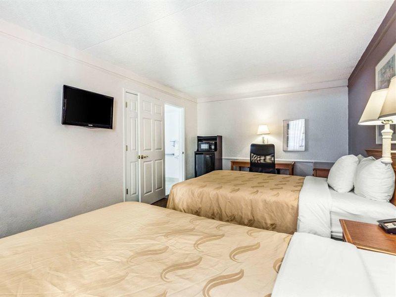 Quality Inn & Suites Airport Charlotte Bagian luar foto