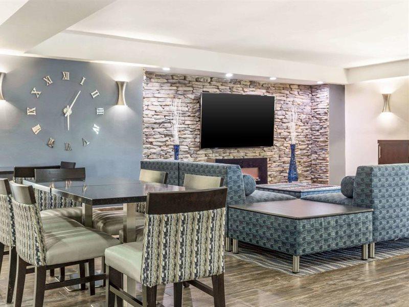 Quality Inn & Suites Airport Charlotte Bagian luar foto