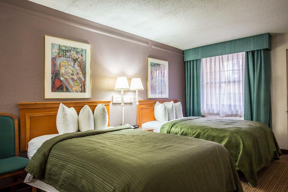 Quality Inn & Suites Airport Charlotte Bagian luar foto