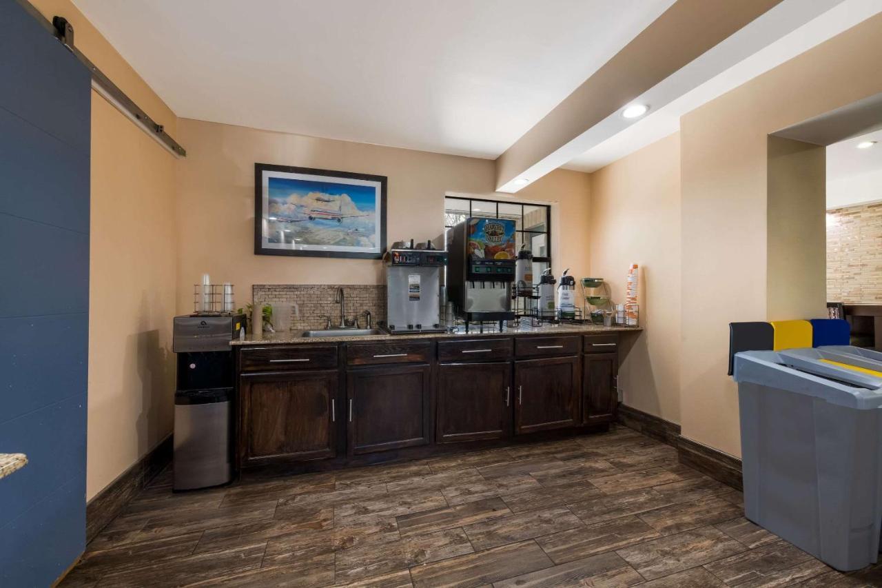 Quality Inn & Suites Airport Charlotte Bagian luar foto