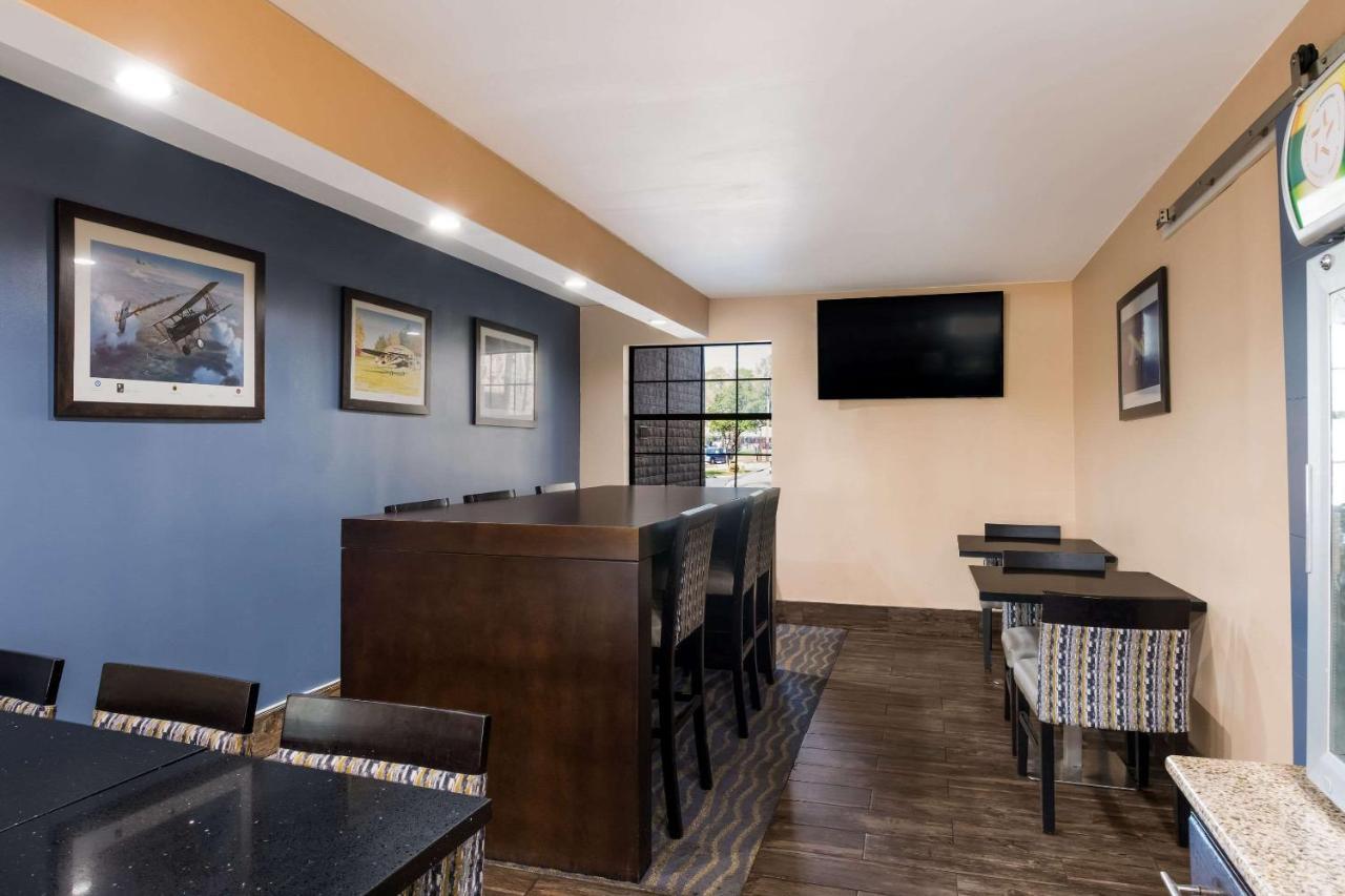 Quality Inn & Suites Airport Charlotte Bagian luar foto