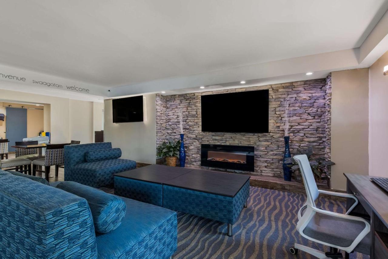 Quality Inn & Suites Airport Charlotte Bagian luar foto