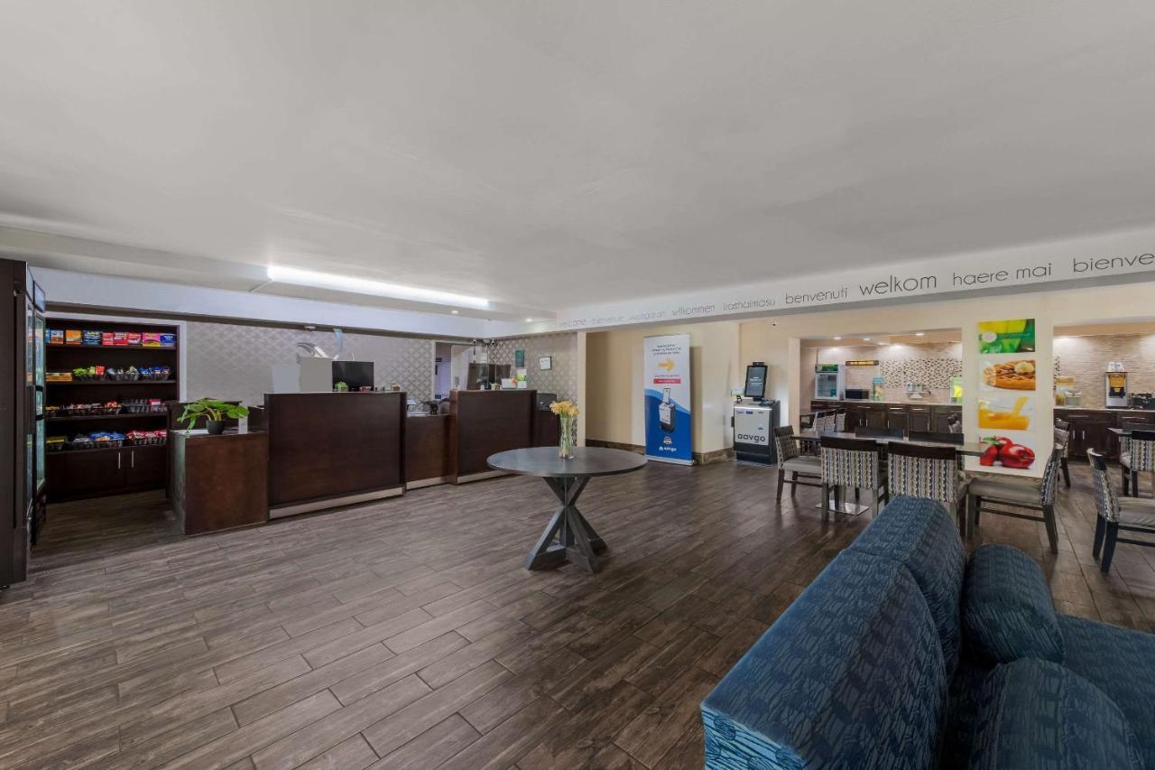 Quality Inn & Suites Airport Charlotte Bagian luar foto