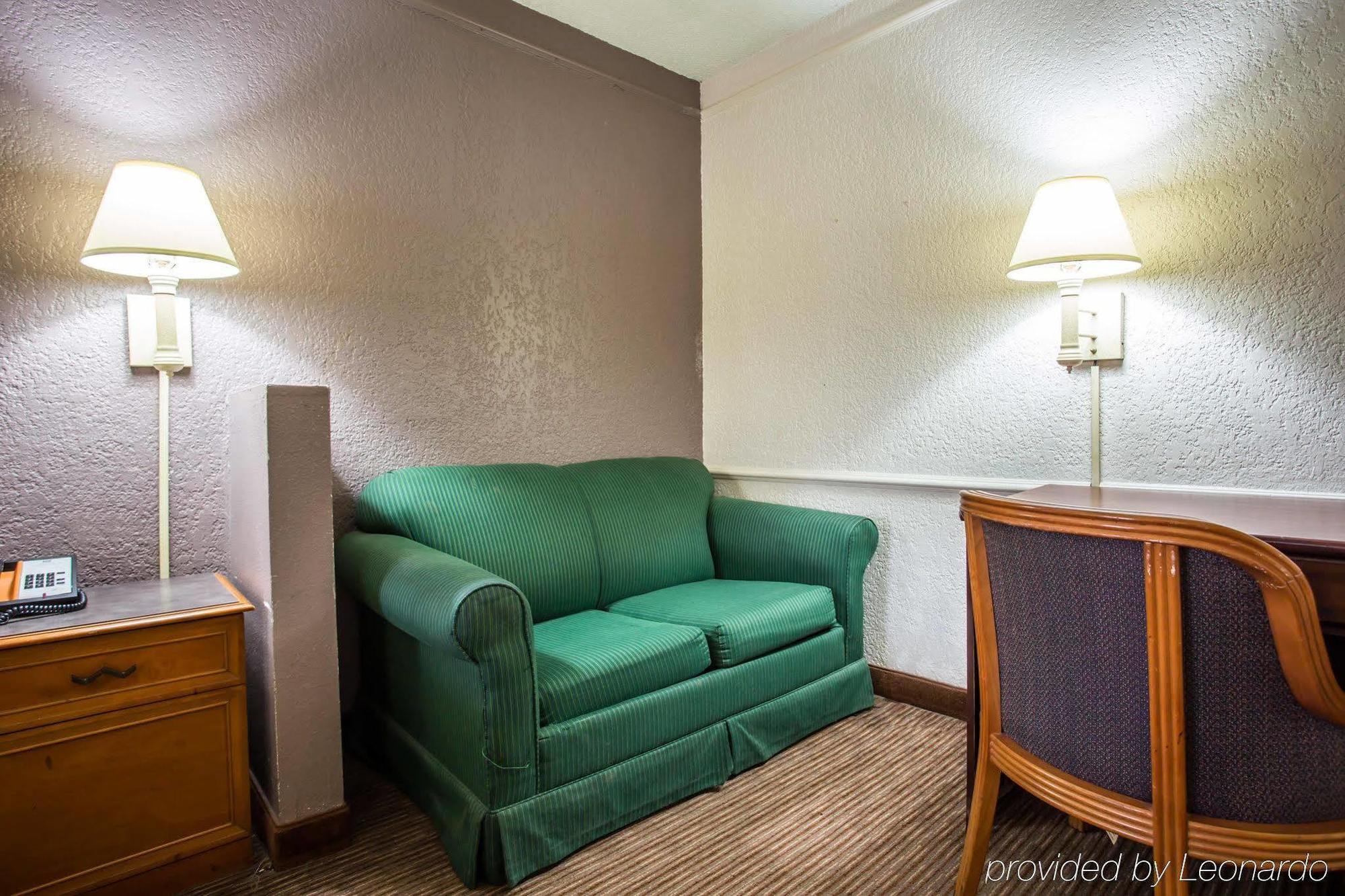 Quality Inn & Suites Airport Charlotte Bagian luar foto
