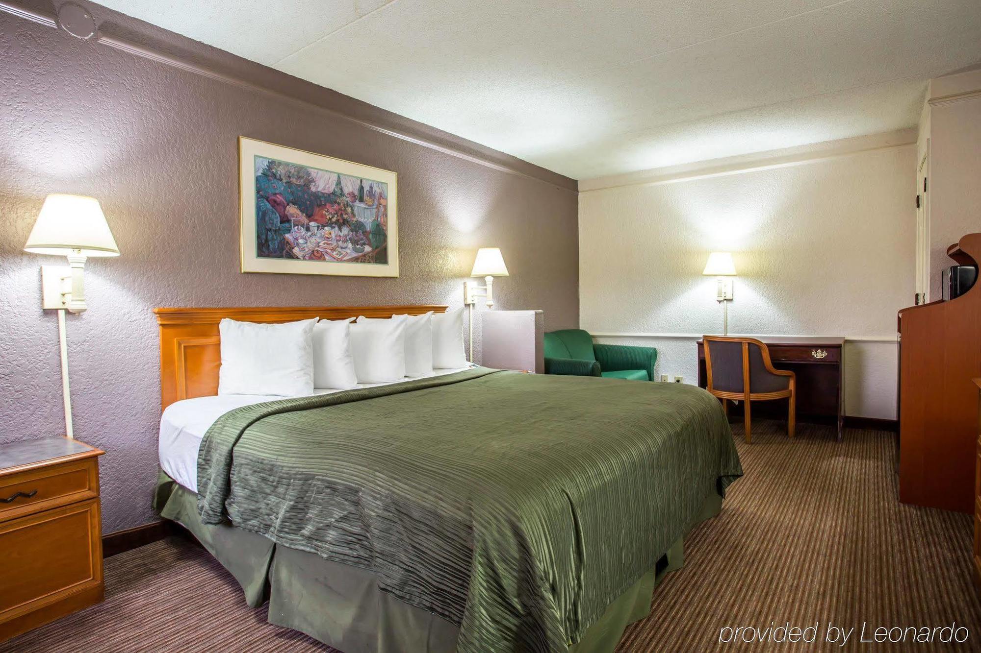 Quality Inn & Suites Airport Charlotte Bagian luar foto