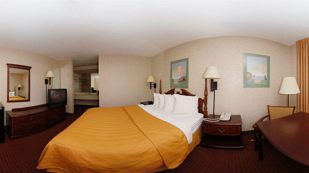 Quality Inn & Suites Airport Charlotte Bagian luar foto